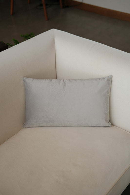 Almohadón de terciopelo rectangular Alma (incluye relleno)