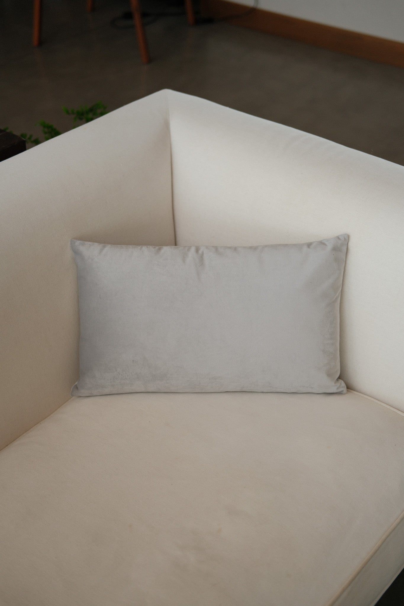 Almohadón de terciopelo rectangular Alma (incluye relleno)